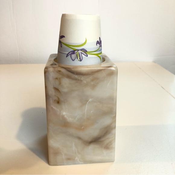 Vintage Marbled Plastic Dixie Cup Dispenser | 13 cups included - Picture 3 of 7